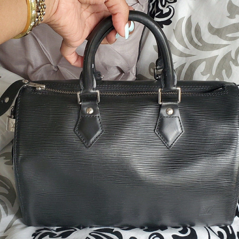 AUTHENTIC LOUIS VUITTON SPEEDY 25 EPI NOIR